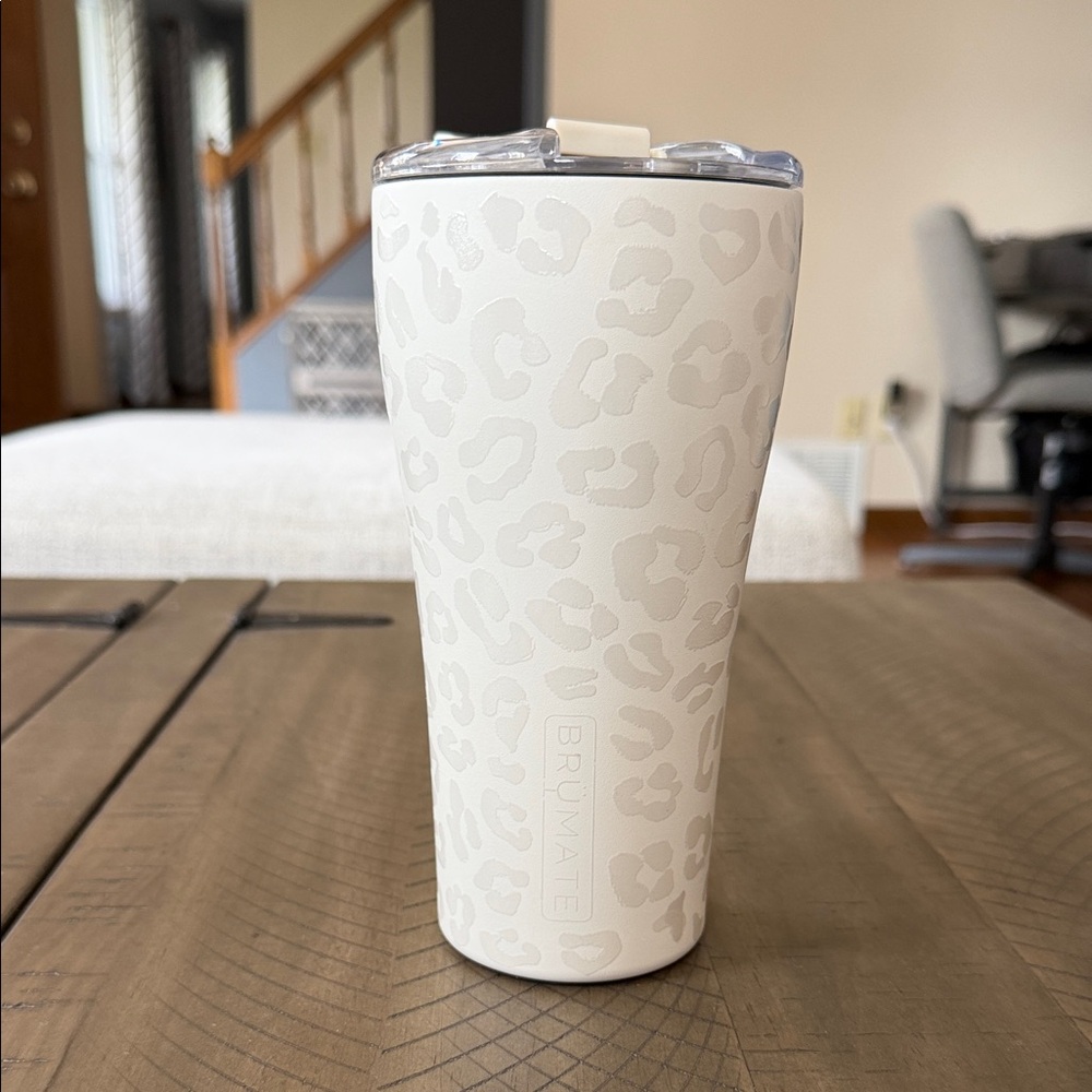 BrüMate Limestone Leopard Nav 22